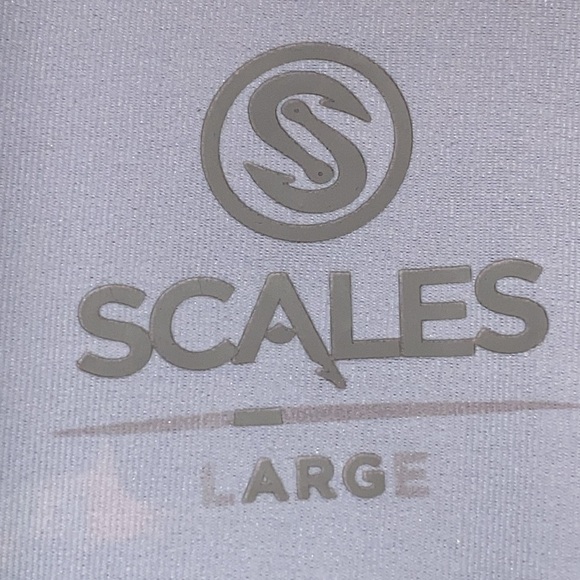 SCALES MENS SIZE LARGE GOLF POLO SHIRT BLUE MULTICOLOR FISH DESIGN  LONGER BACK - Picture 2 of 13